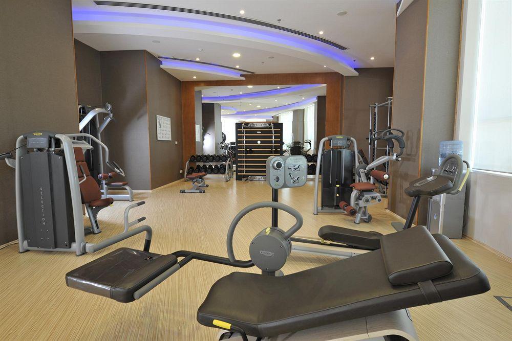 Fraser Suites Seef Bahrain Manamah Faciliteiten foto A gym in a hotel