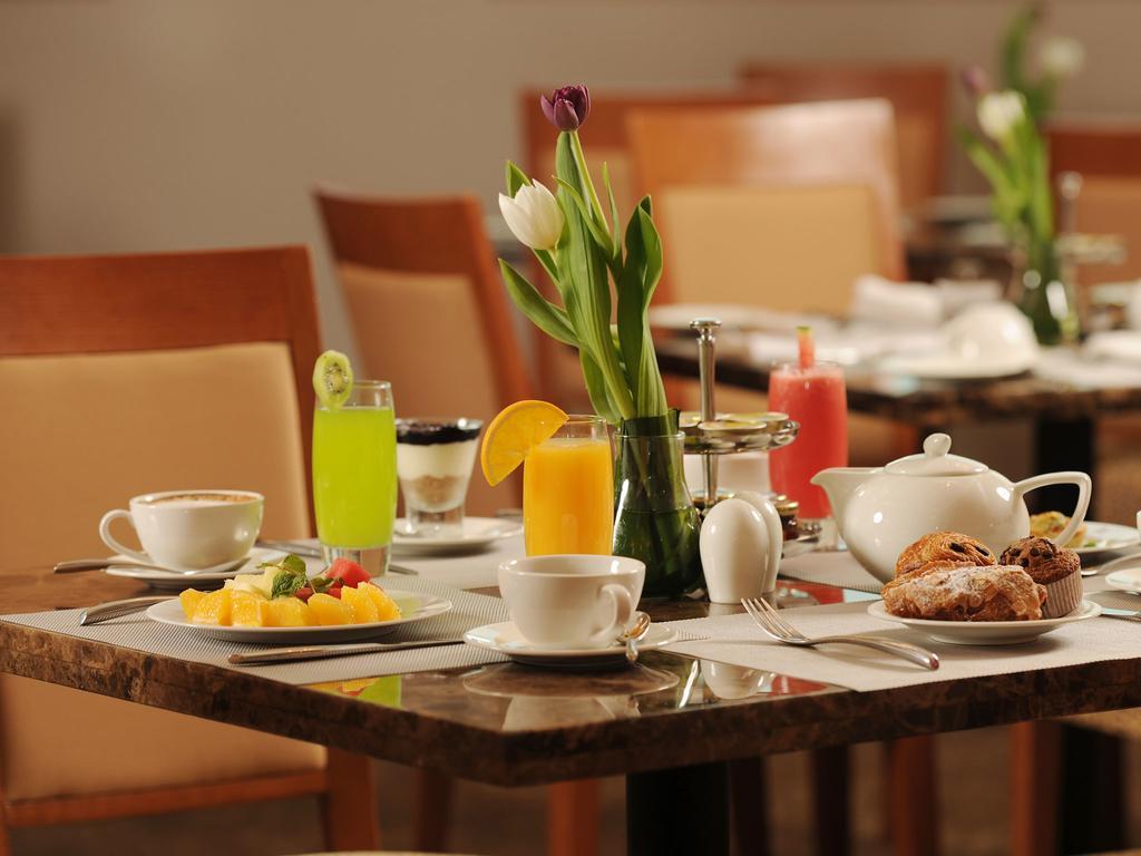 Fraser Suites Seef Bahrain Manamah Buitenkant foto A breakfast table