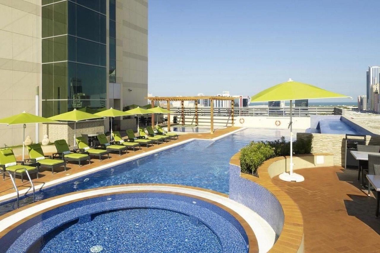 Fraser Suites Seef Bahrain Manamah Buitenkant foto Rooftop pool