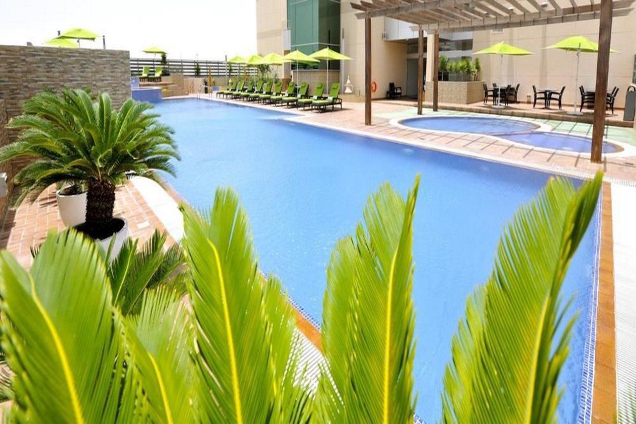 Fraser Suites Seef Bahrain Manamah Faciliteiten foto The swimming pool at the hotel