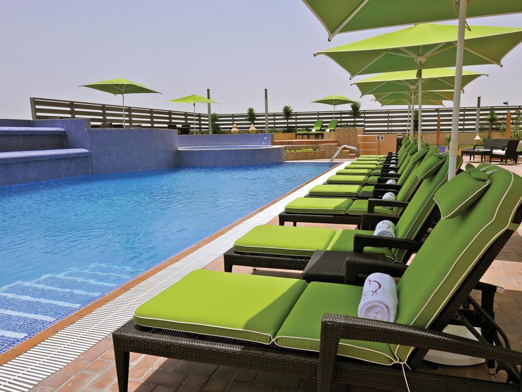Fraser Suites Seef Bahrain Manamah Buitenkant foto Rooftop pool