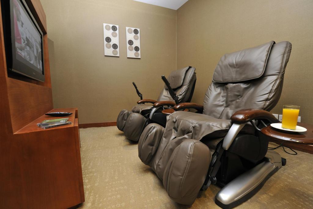 Fraser Suites Seef Bahrain Manamah Buitenkant foto Massage chairs