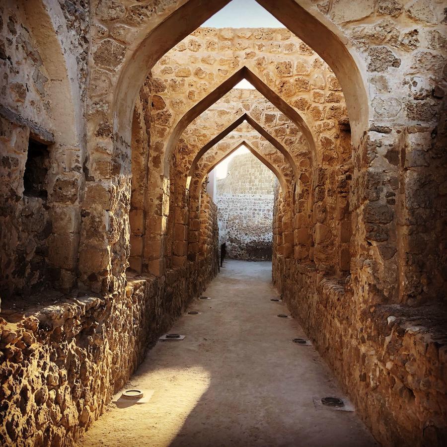 Fraser Suites Seef Bahrain Manamah Buitenkant foto The fort's interior