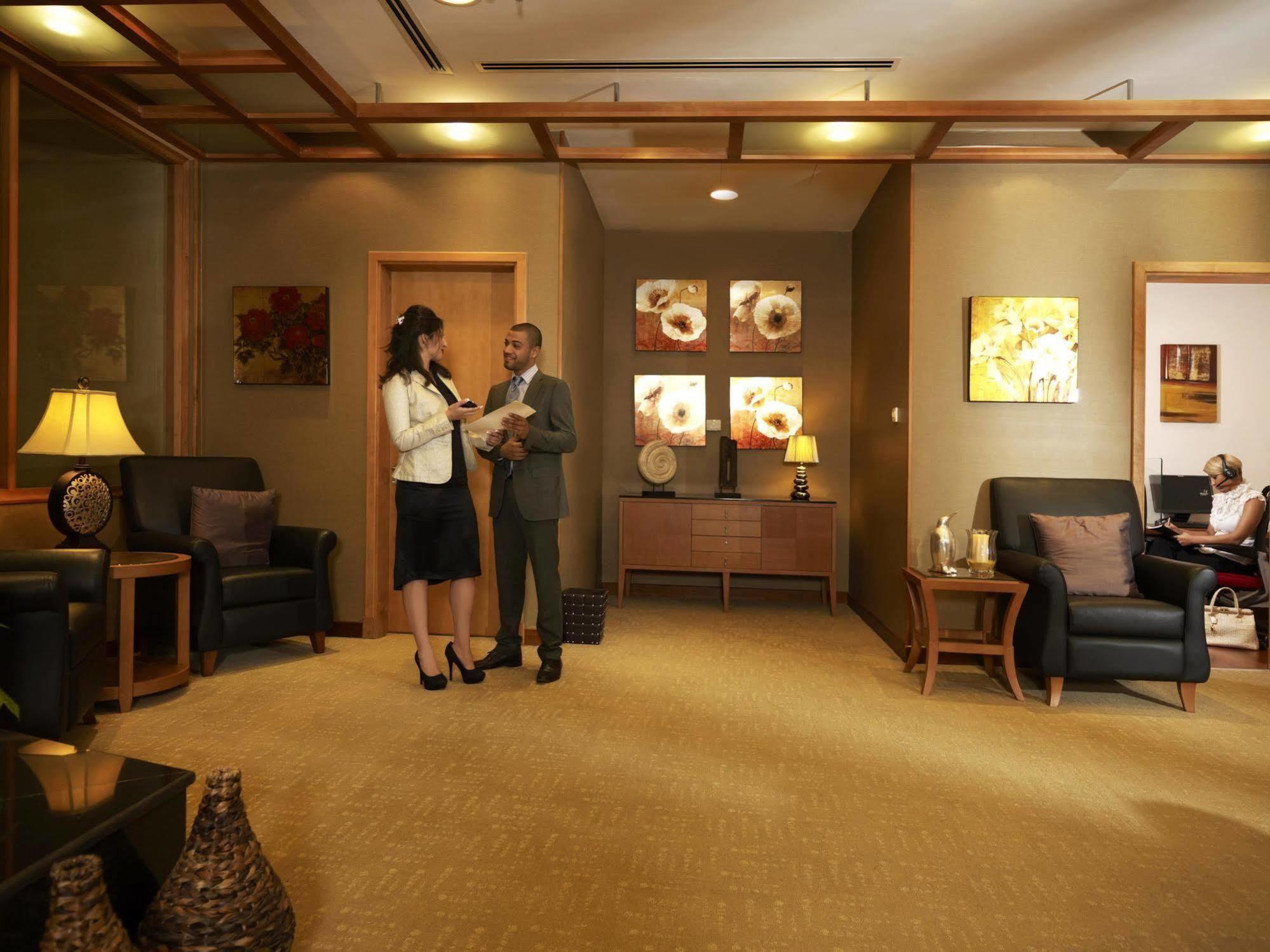Fraser Suites Seef Bahrain Manamah Buitenkant foto The interior of the lounge