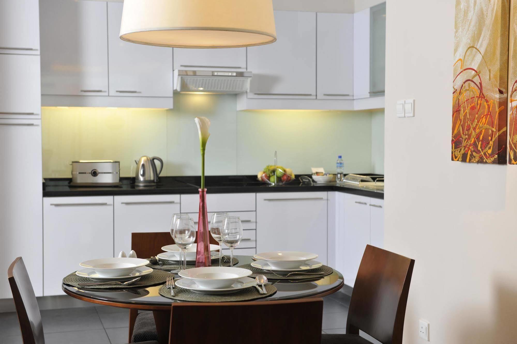Fraser Suites Seef Bahrain Manamah Kamer foto A kitchen in a serviced apartment
