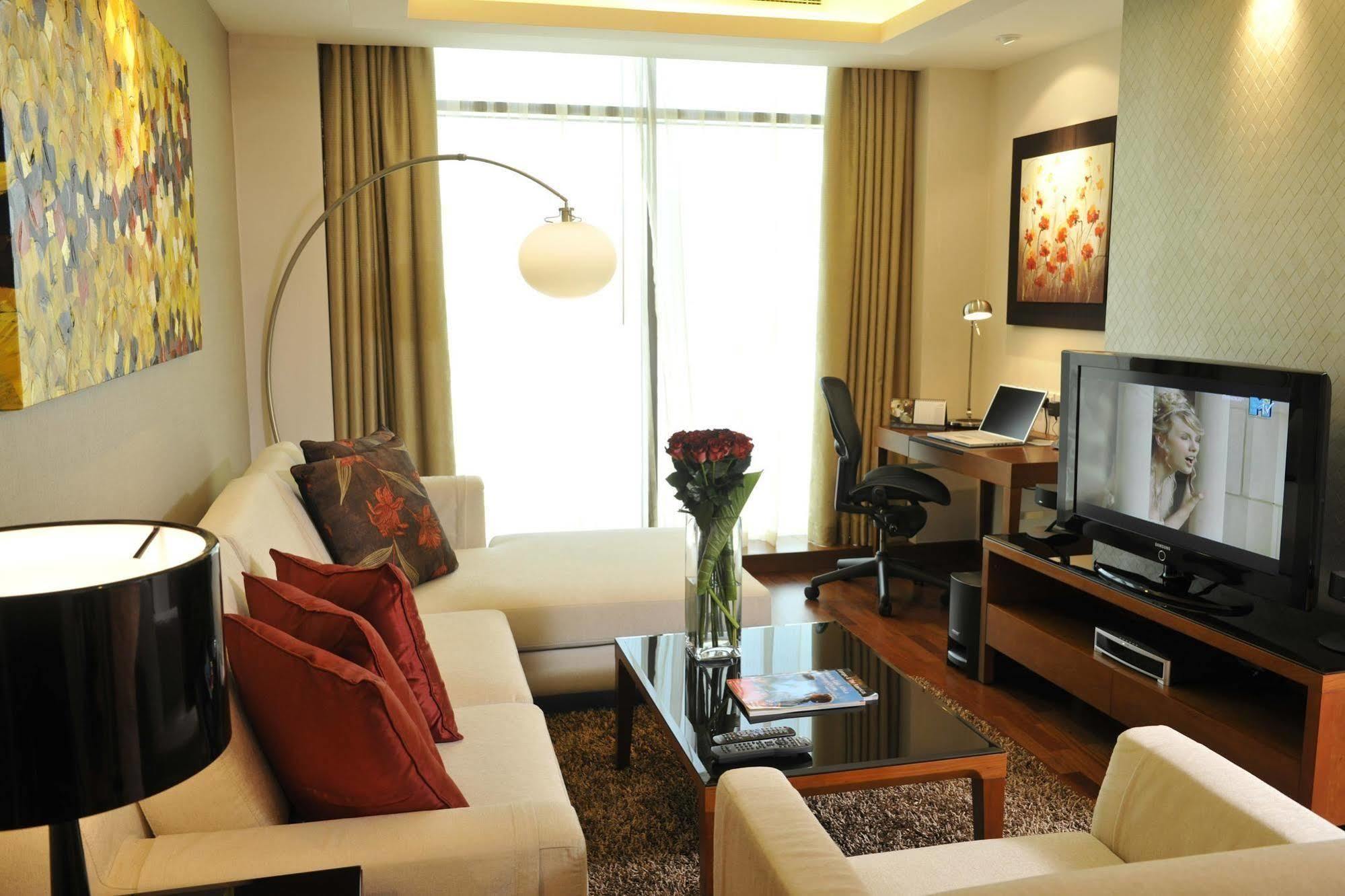 Fraser Suites Seef Bahrain Manamah Kamer foto A living room in a serviced apartment in Kuala Lumpur, Malaysia