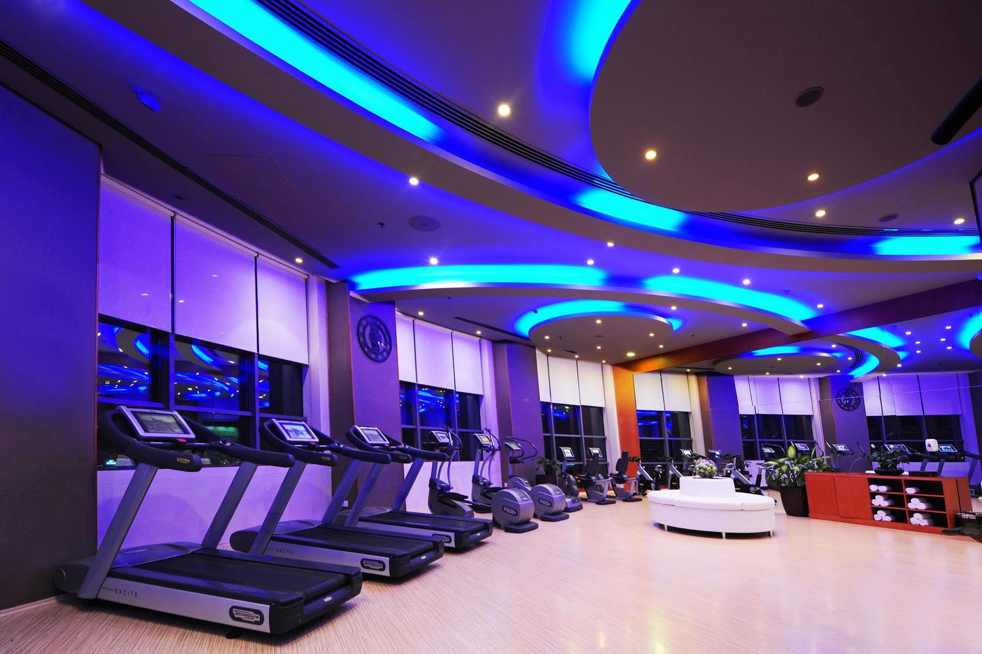 Fraser Suites Seef Bahrain Manamah Buitenkant foto The gym at the hotel