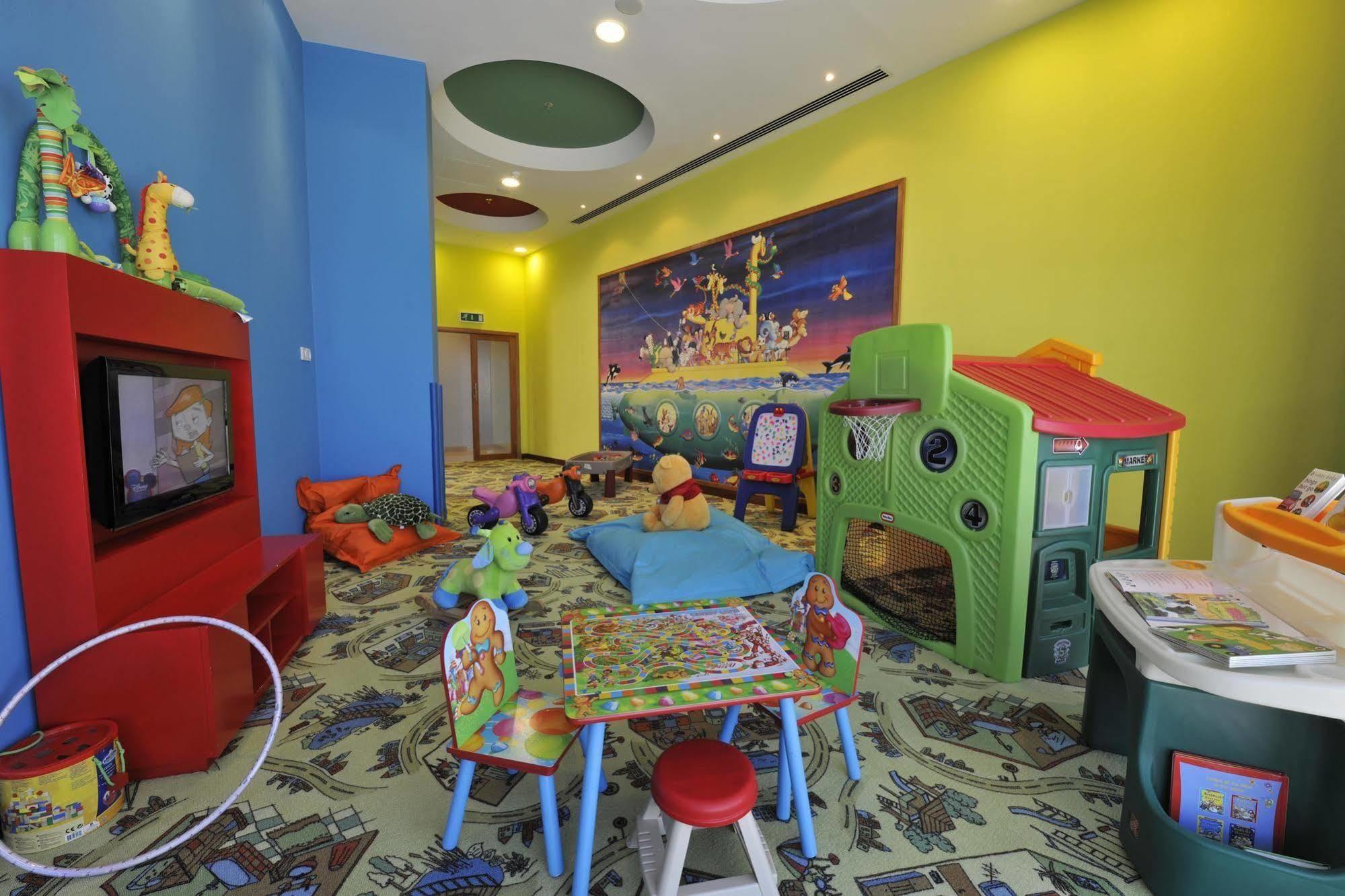 Fraser Suites Seef Bahrain Manamah Buitenkant foto A children's club at a hotel