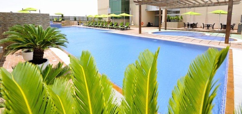 Fraser Suites Seef Bahrain Manamah Buitenkant foto The swimming pool at the hotel
